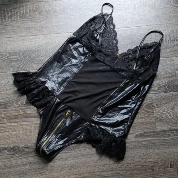 Ann Summers "Tasha" crotchless Teddy - Picture 5 of 5